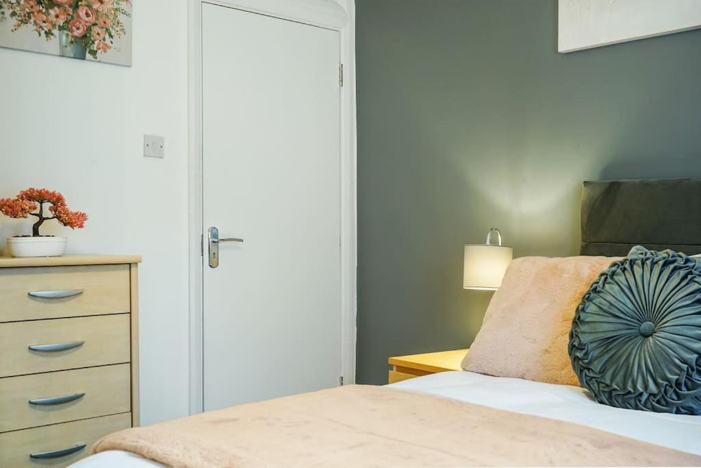 2 Bed Garden Flat Sleeps 6 Close To Brixton London