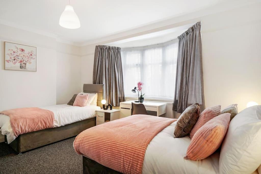 2 Bed Garden Flat Sleeps 6 Close To Brixton Apartment London