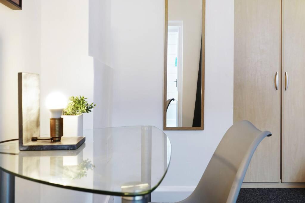 2 Bed Garden Flat Sleeps 6 Close To Brixton Apartment *