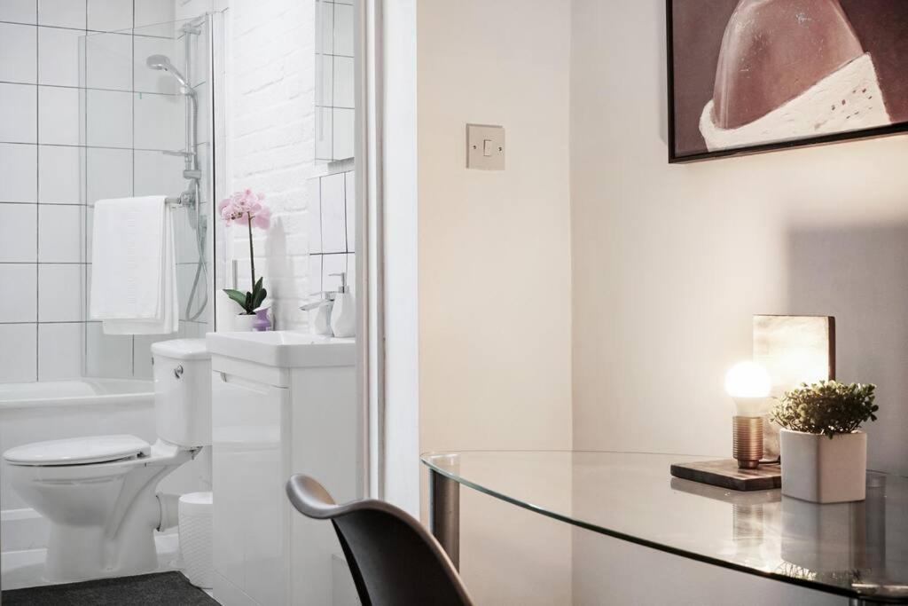 2 Bed Garden Flat Sleeps 6 Close To Brixton * London