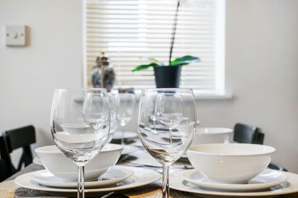 2 Bed Garden Flat Sleeps 6 Close To Brixton Apartment London