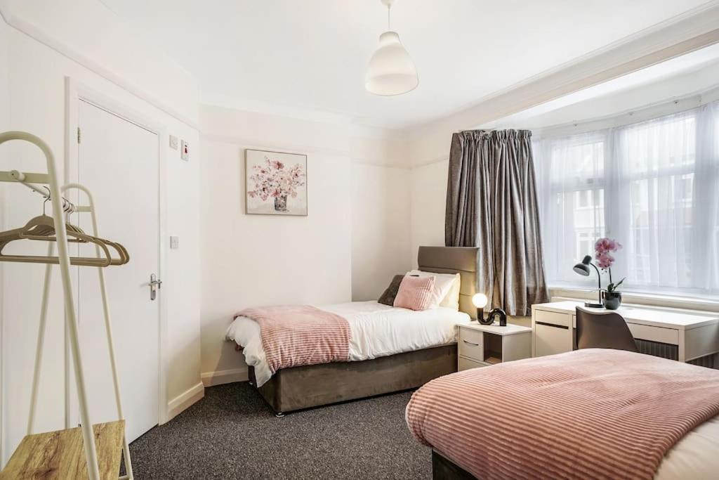 2 Bed Garden Flat Sleeps 6 Close To Brixton Apartment *