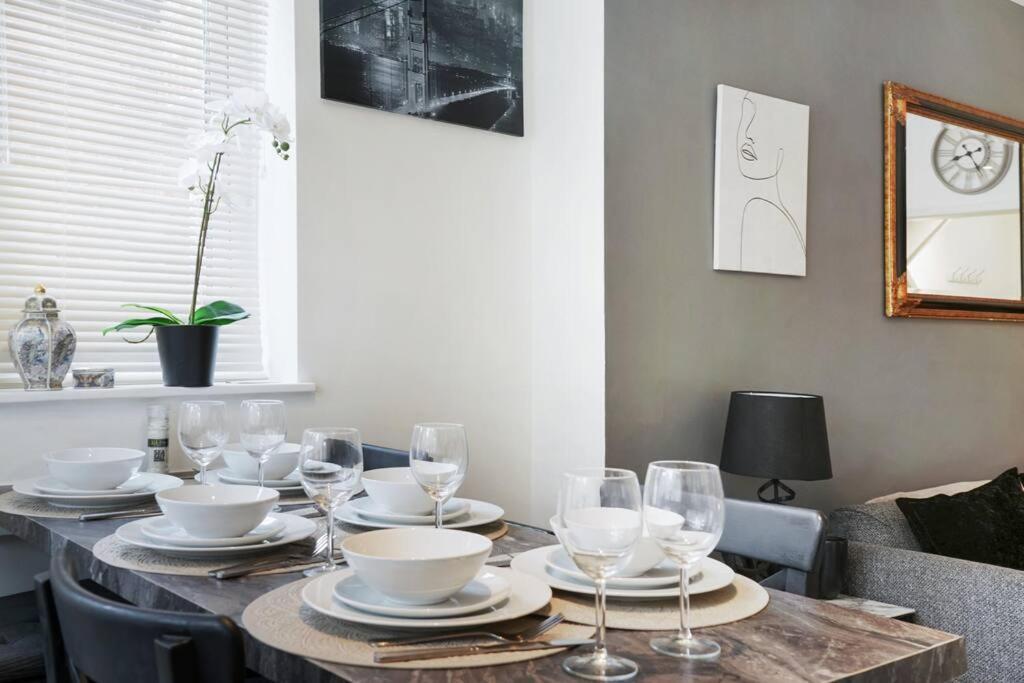 2 Bed Garden Flat Sleeps 6 Close To Brixton Apartment